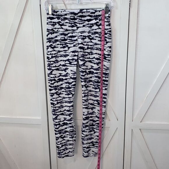 Fabletics Define PowerHold® High-Waisted Legging White Tigress Size Small - Picture 7 of 13